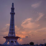 800px-Dawn_at_Minar-e-Pakistan