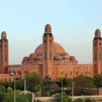 Grand_Jamia_Masjid_Bahria_Town_Lahore_Pakistan_cropped